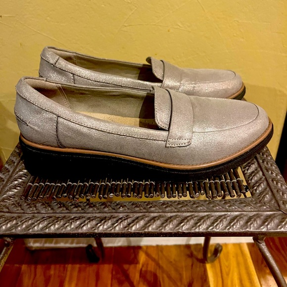 Clarks muted silver metallic wedge loafers. Size 9.5. - Picture 1 of 3